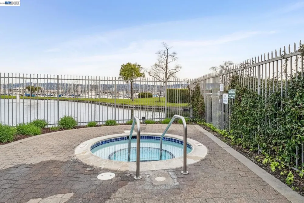 11 REGULUS CT Alameda, CA 94501
