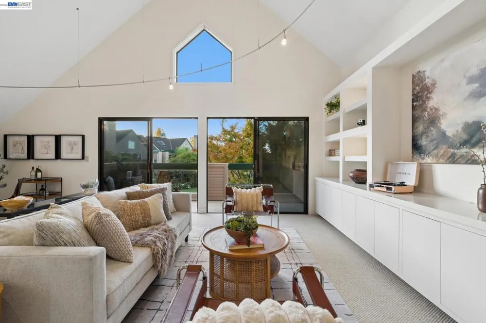 11 REGULUS CT Alameda, CA 94501