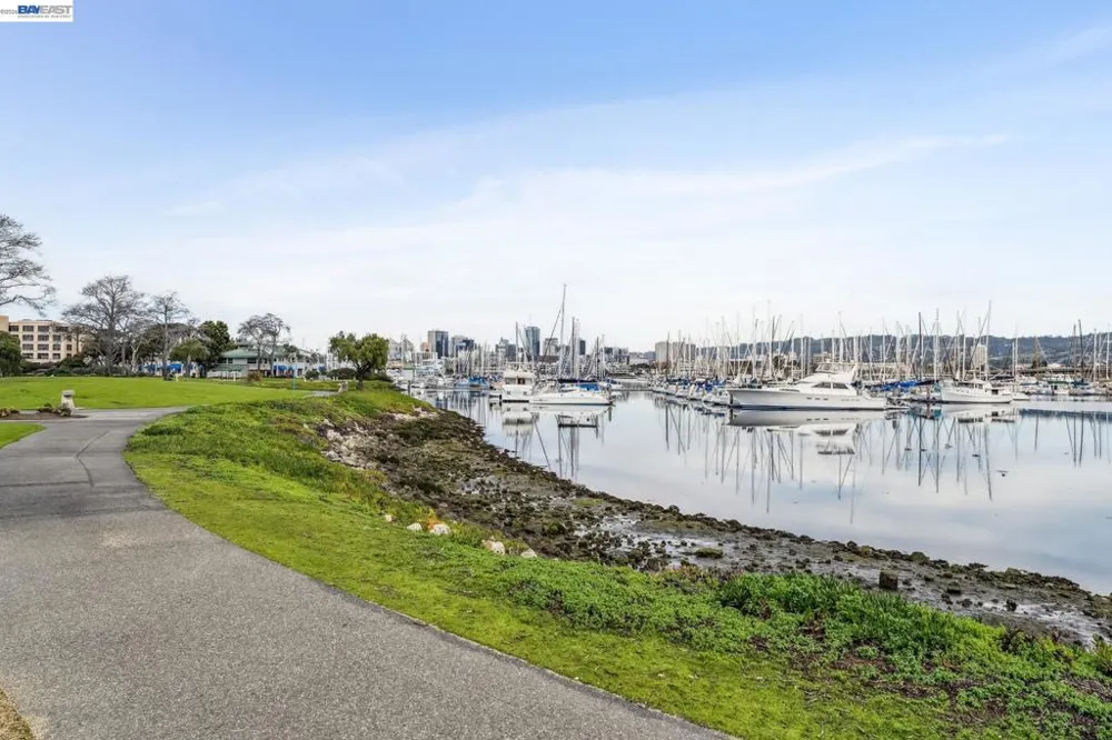 11 REGULUS CT Alameda, CA 94501
