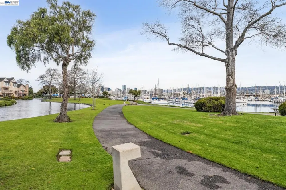 11 REGULUS CT Alameda, CA 94501