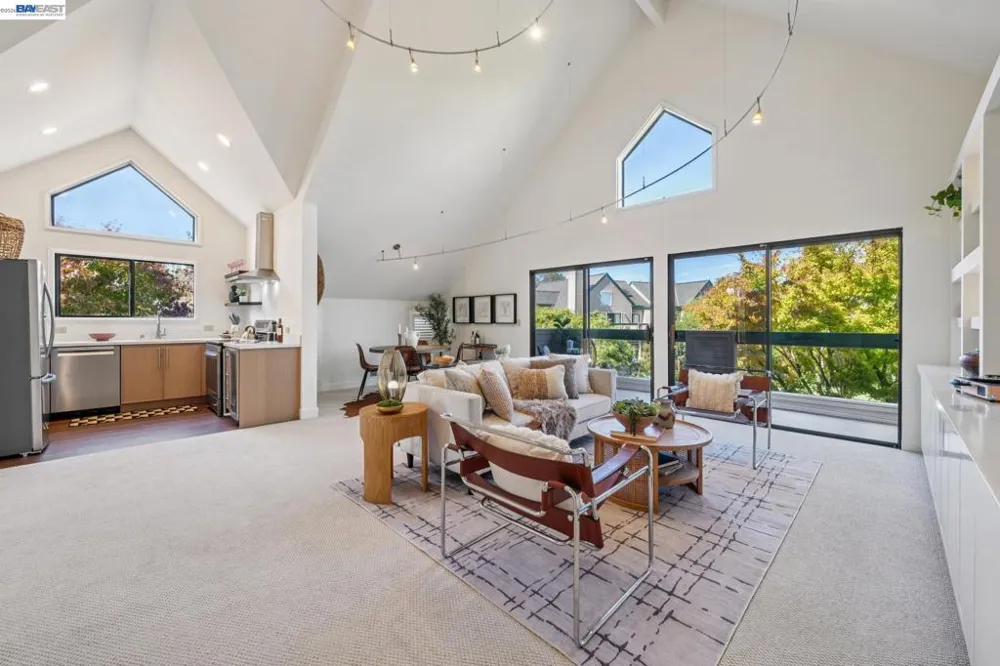 11 REGULUS CT Alameda, CA 94501