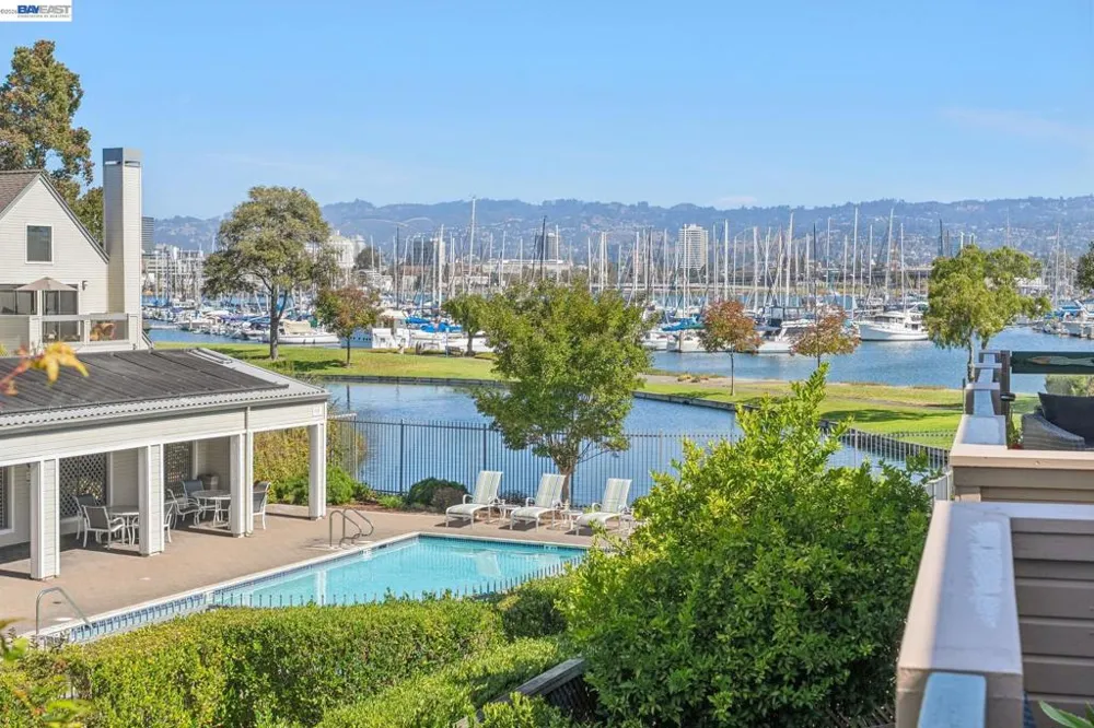 11 REGULUS CT Alameda, CA 94501
