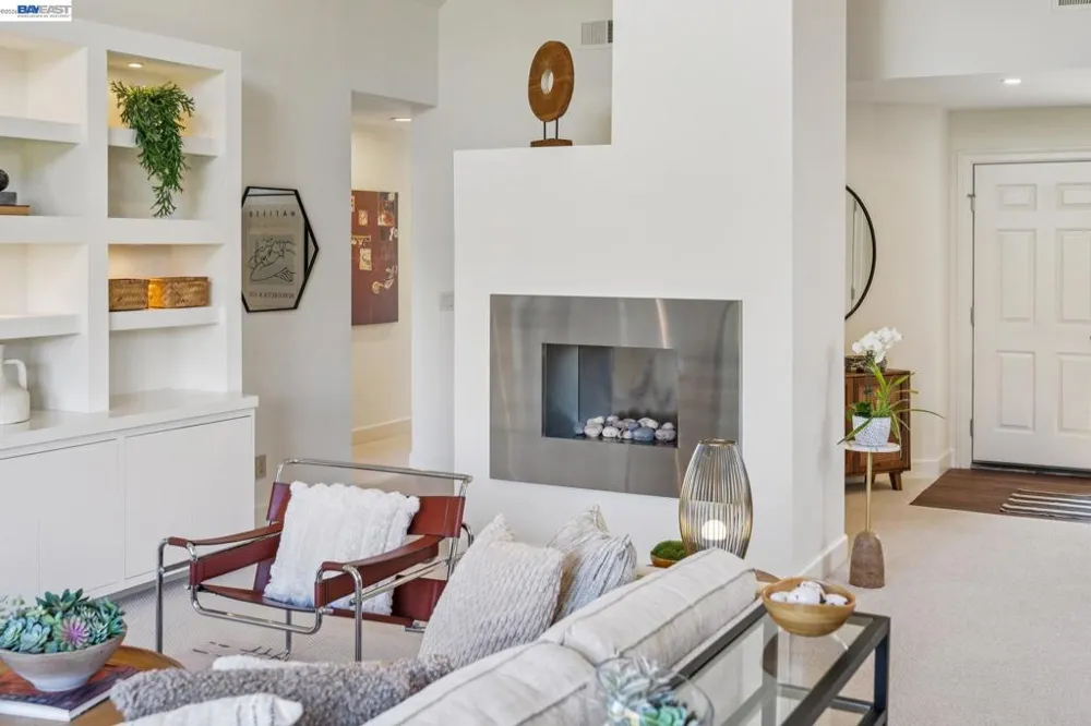11 REGULUS CT Alameda, CA 94501