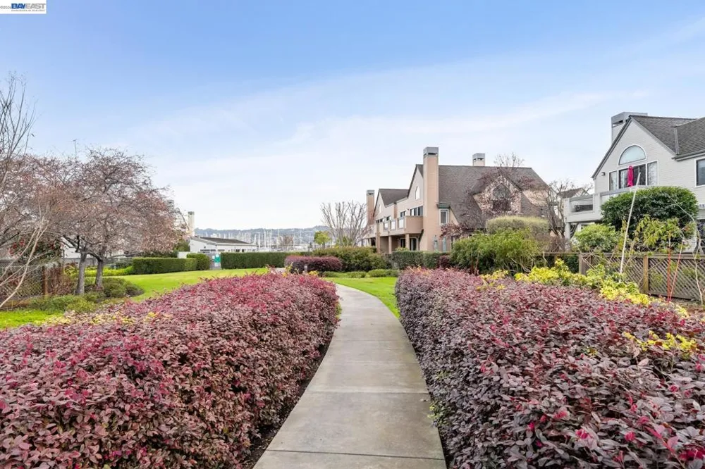 11 REGULUS CT Alameda, CA 94501