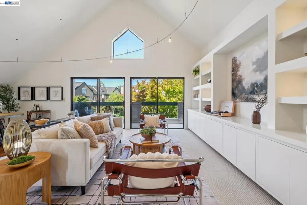11 REGULUS CT Alameda, CA 94501