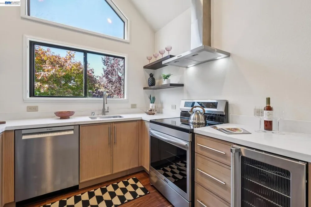 11 REGULUS CT Alameda, CA 94501
