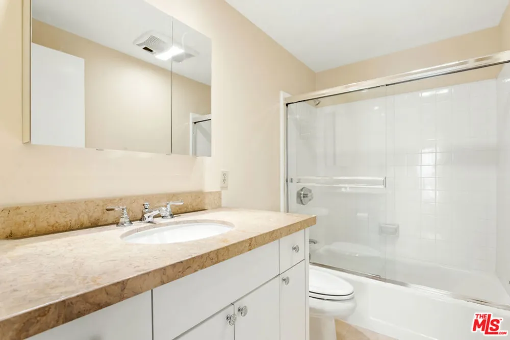800 W 1st Street #3001 Los Angeles, CA 90012