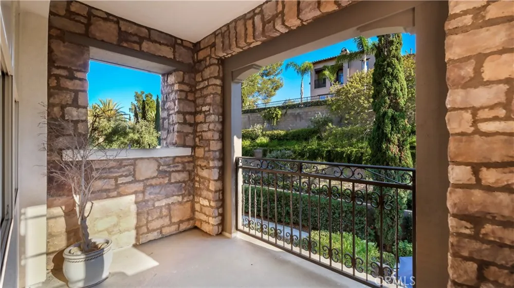 16 Talmont Newport Coast, CA 92657