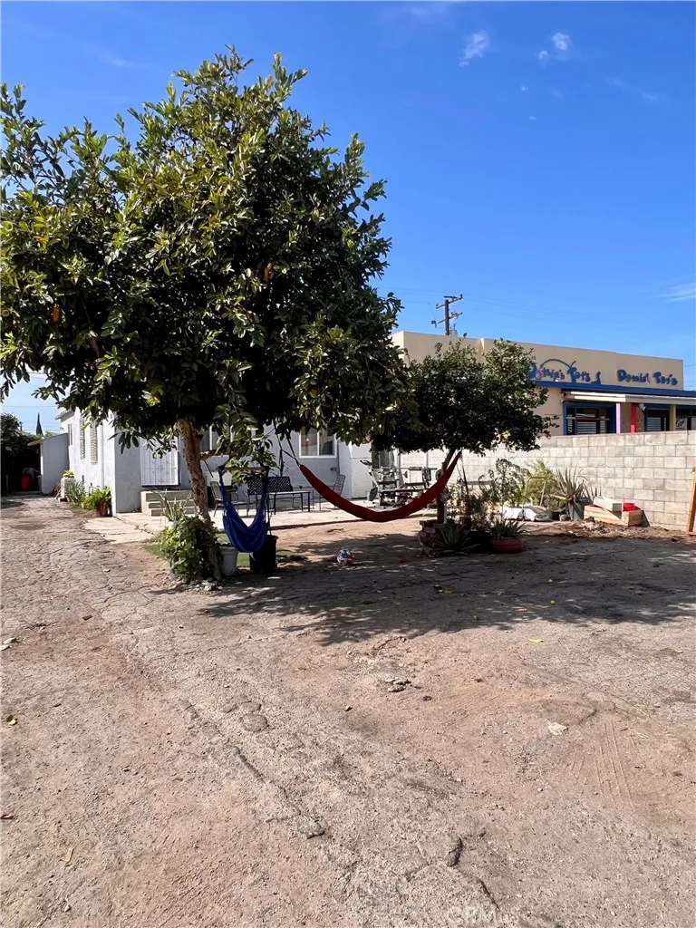 1474 W Compton Compton, CA 90220