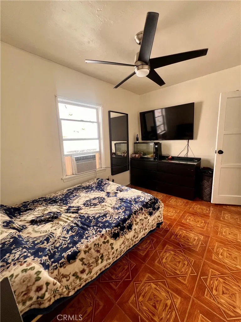1474 W Compton Compton, CA 90220