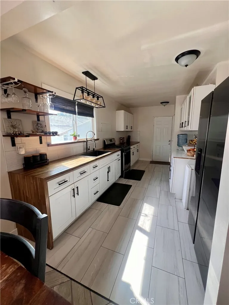 1474 W Compton Compton, CA 90220