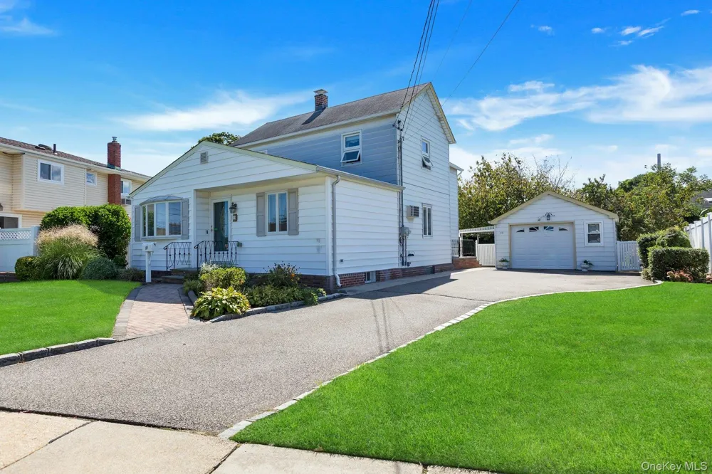 59 11th Street Hicksville, NY 11801