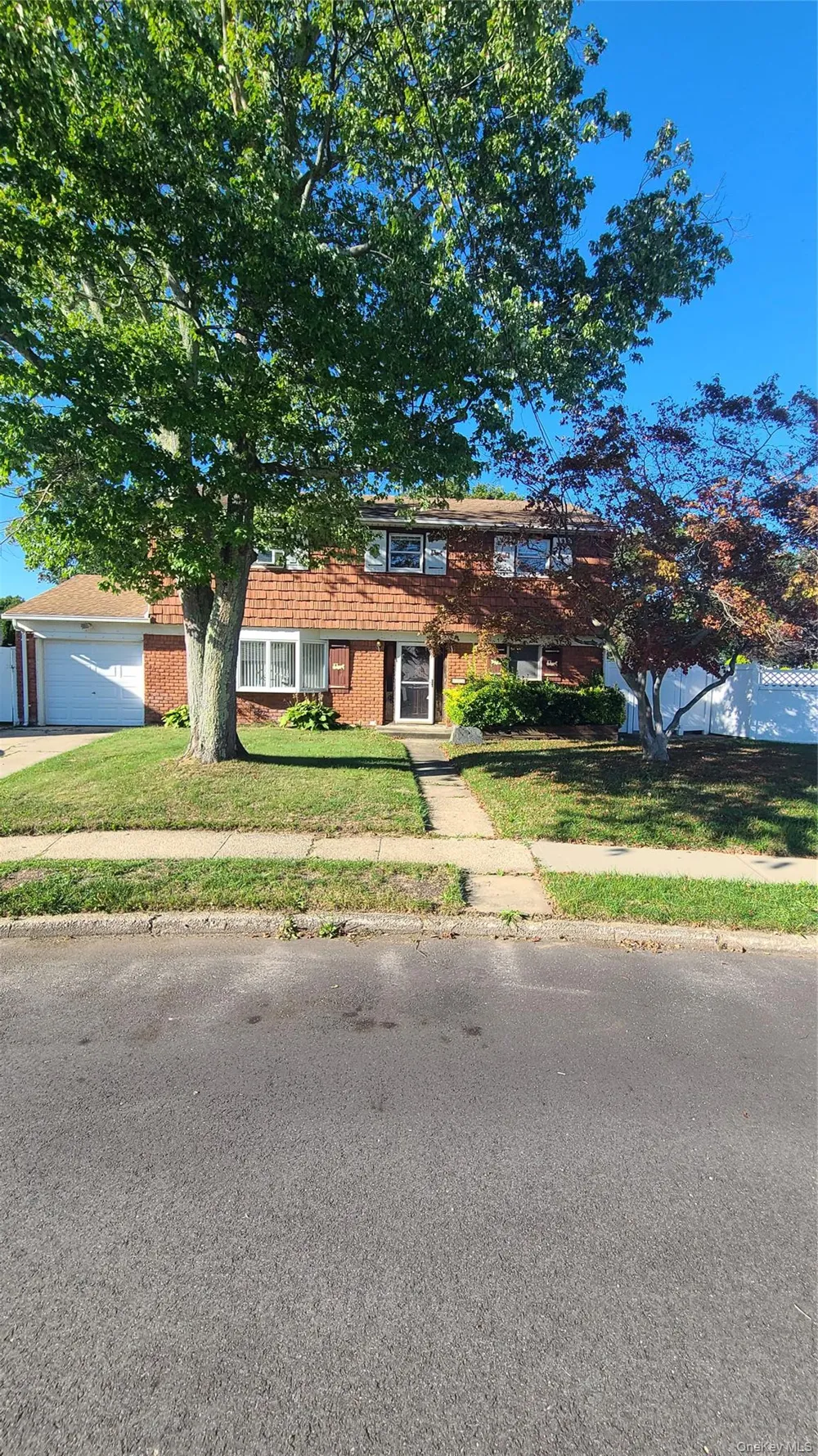 623 Nimrod Court North Babylon, NY 11703