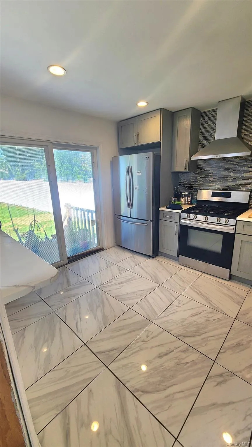 623 Nimrod Court North Babylon, NY 11703