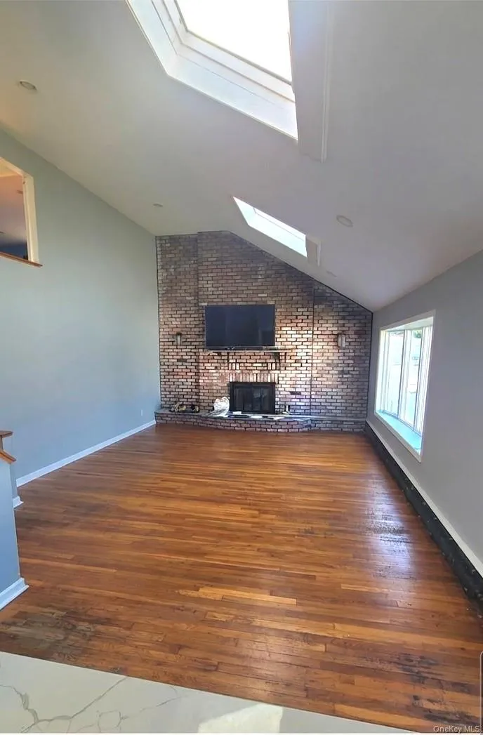 623 Nimrod Court North Babylon, NY 11703