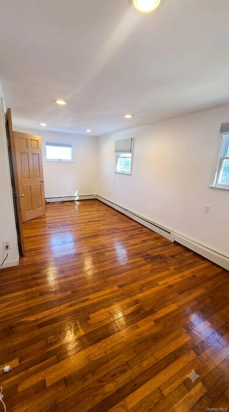 623 Nimrod Court North Babylon, NY 11703