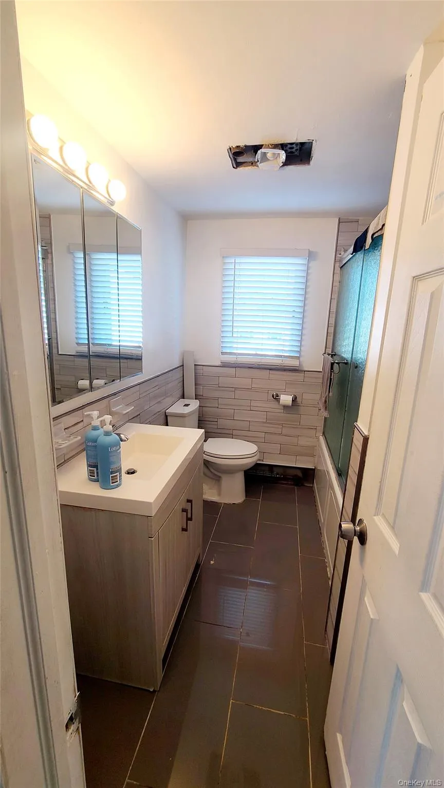 623 Nimrod Court North Babylon, NY 11703