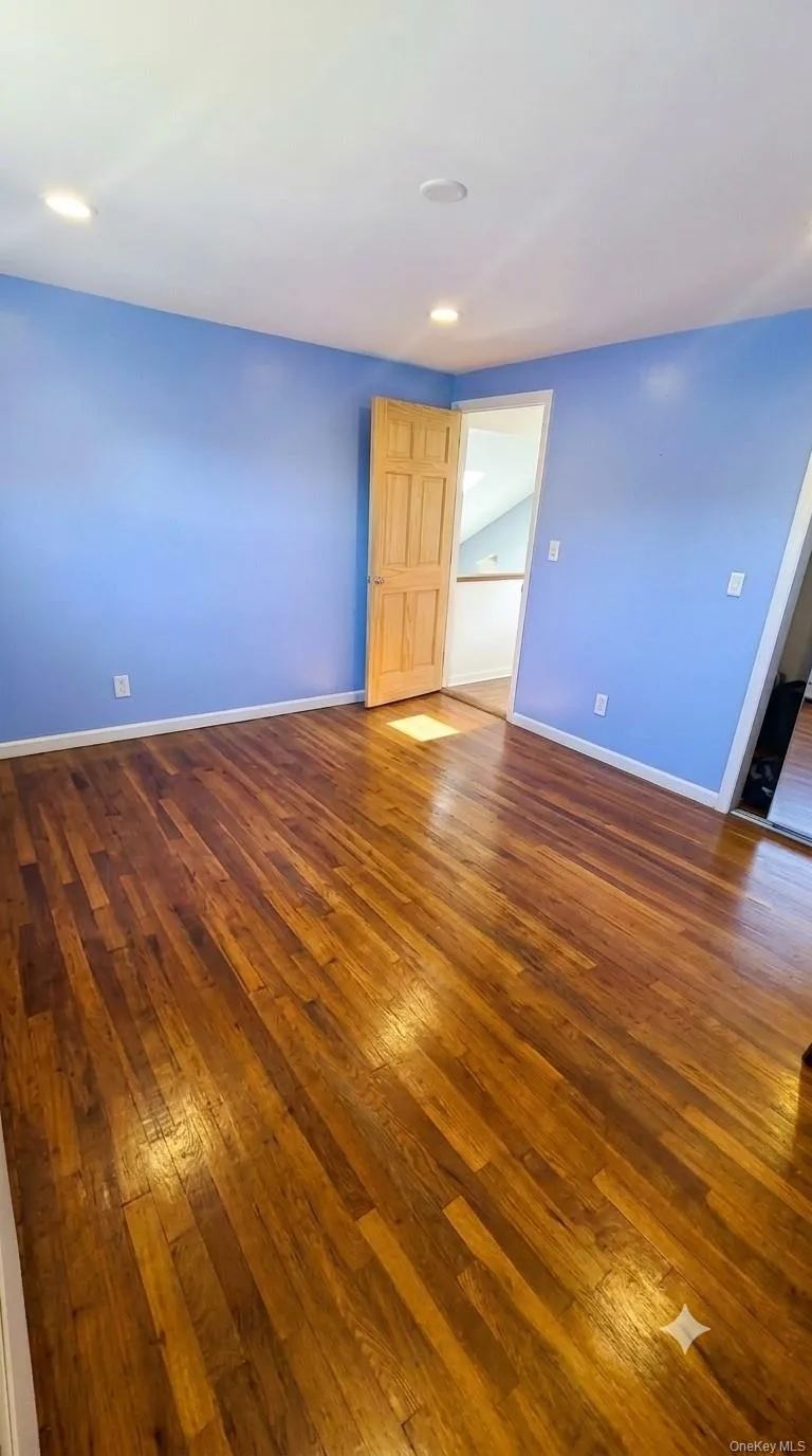 623 Nimrod Court North Babylon, NY 11703