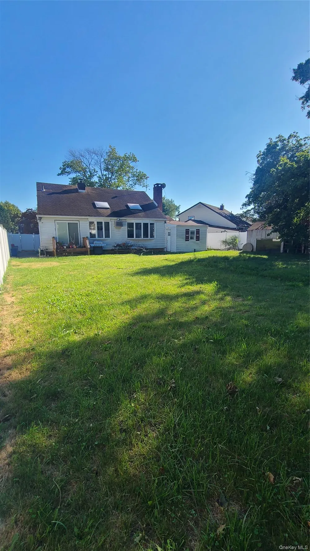 623 Nimrod Court North Babylon, NY 11703