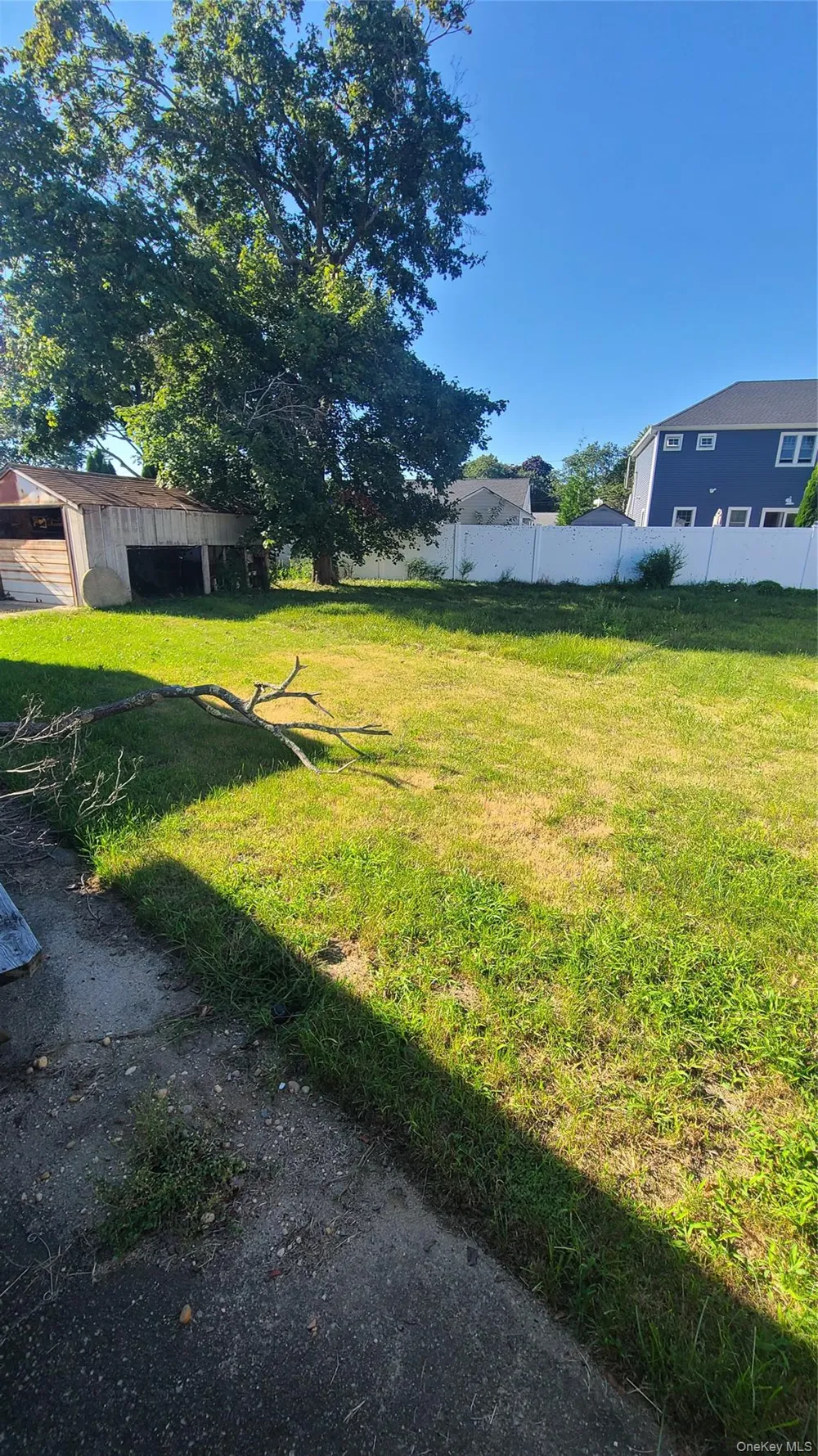 623 Nimrod Court North Babylon, NY 11703