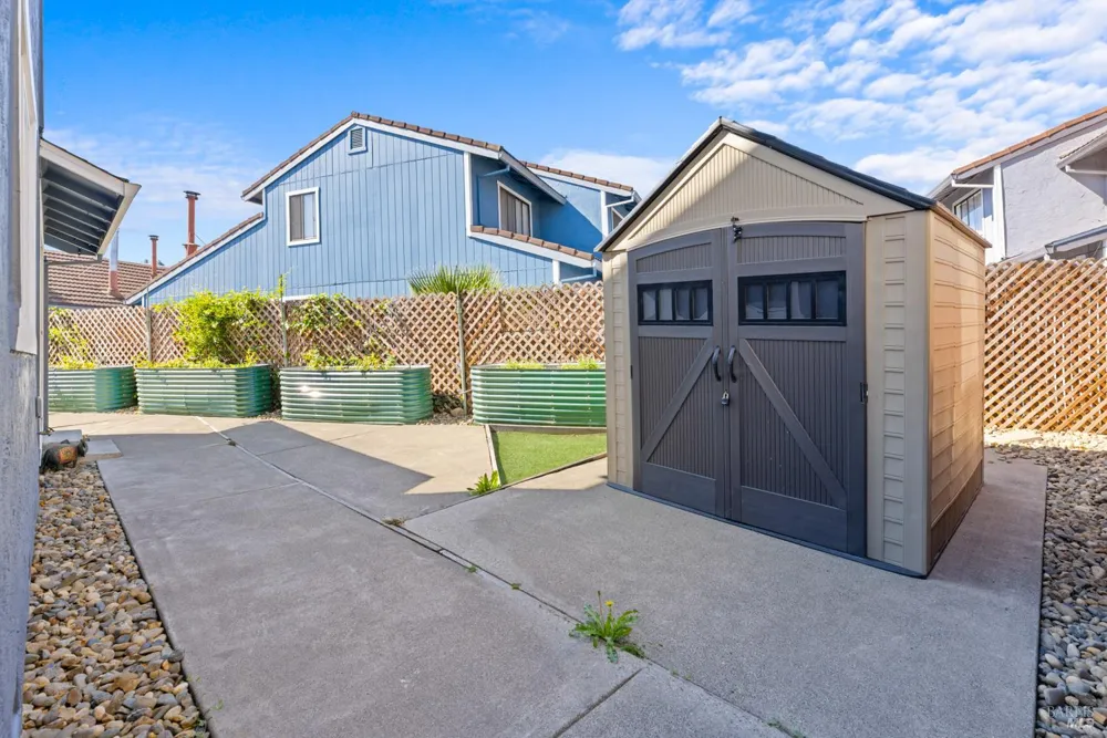971 Hacienda Circle Rohnert Park, CA 94928
