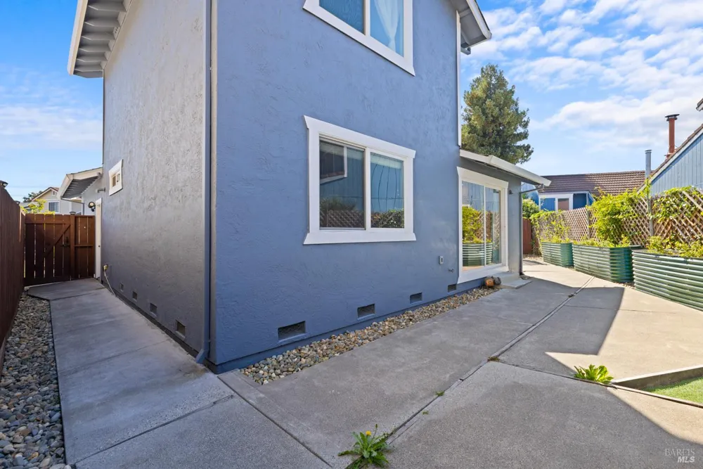 971 Hacienda Circle Rohnert Park, CA 94928