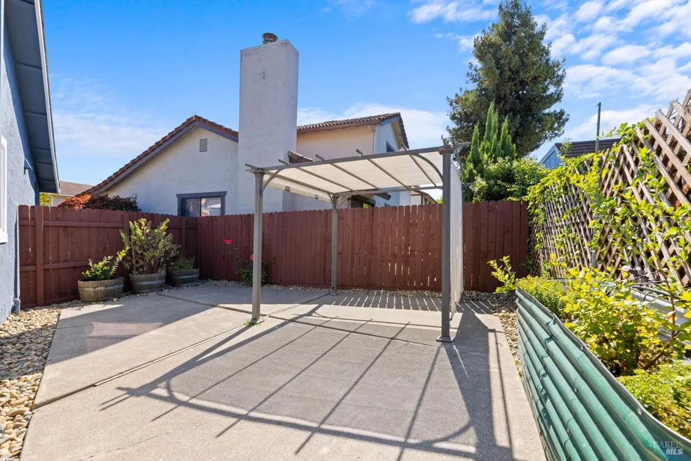 971 Hacienda Circle Rohnert Park, CA 94928
