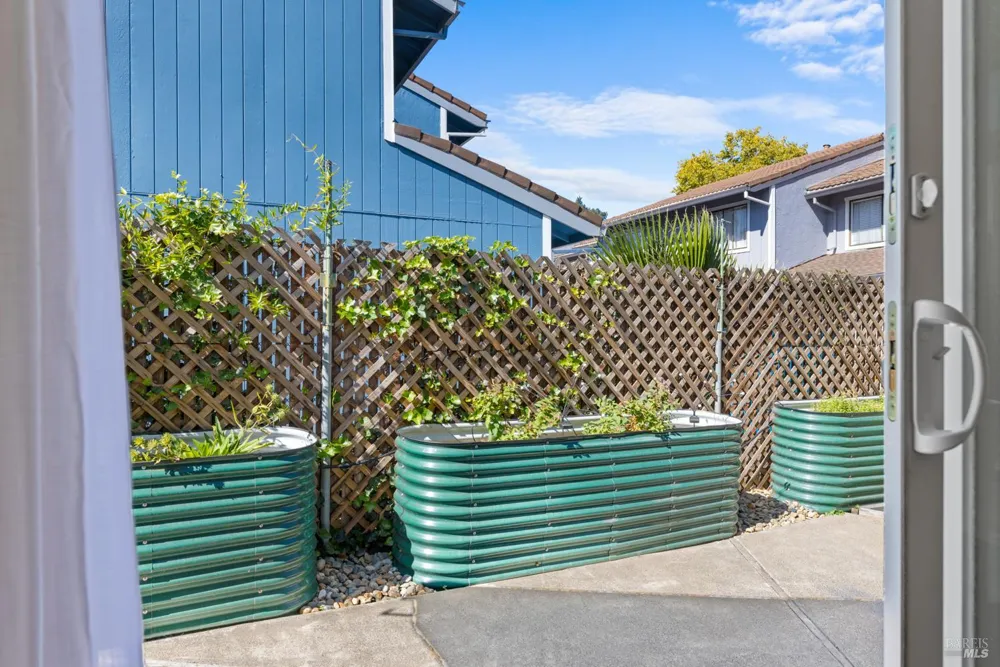 971 Hacienda Circle Rohnert Park, CA 94928