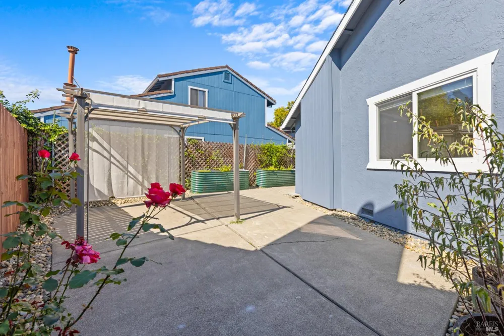971 Hacienda Circle Rohnert Park, CA 94928