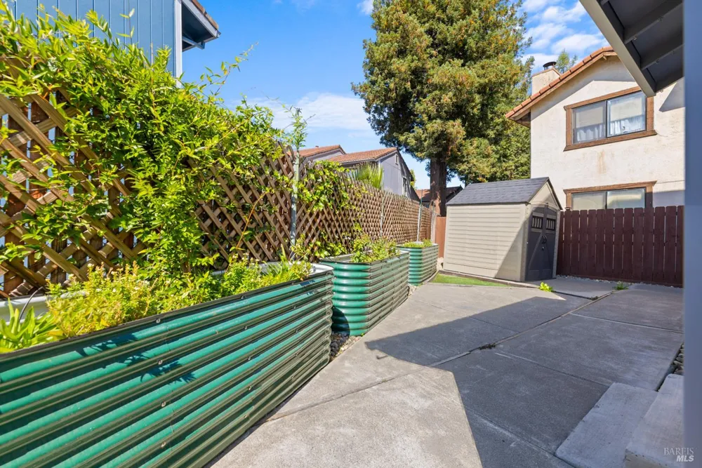 971 Hacienda Circle Rohnert Park, CA 94928