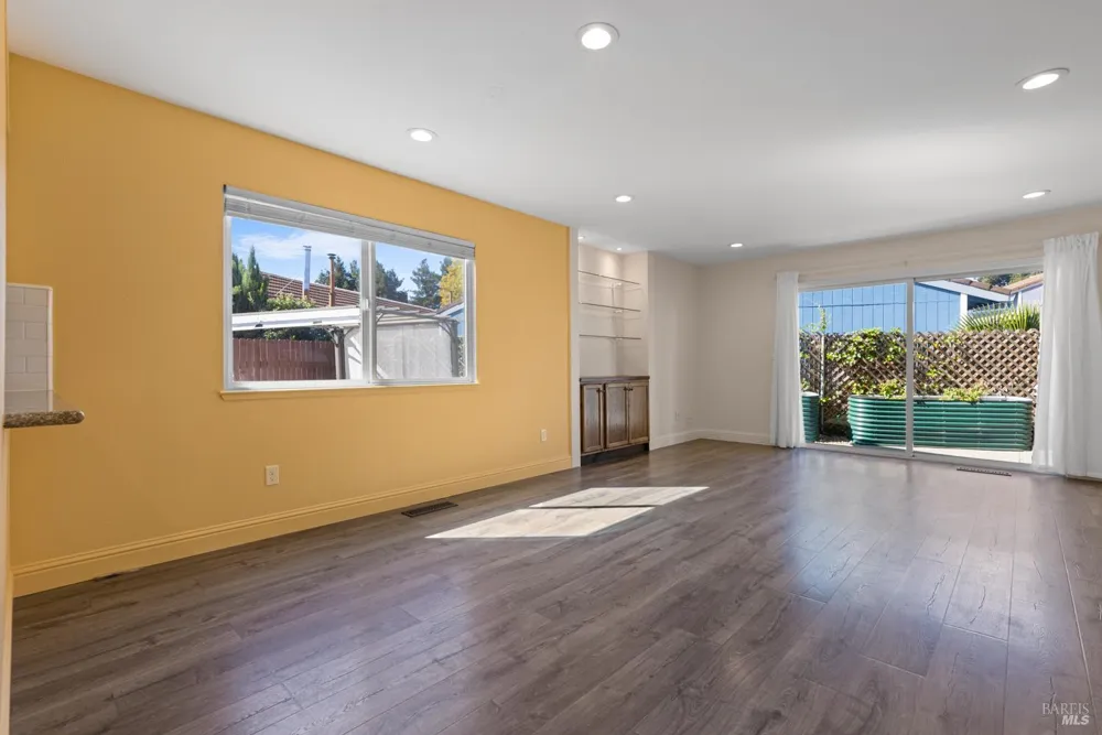 971 Hacienda Circle Rohnert Park, CA 94928