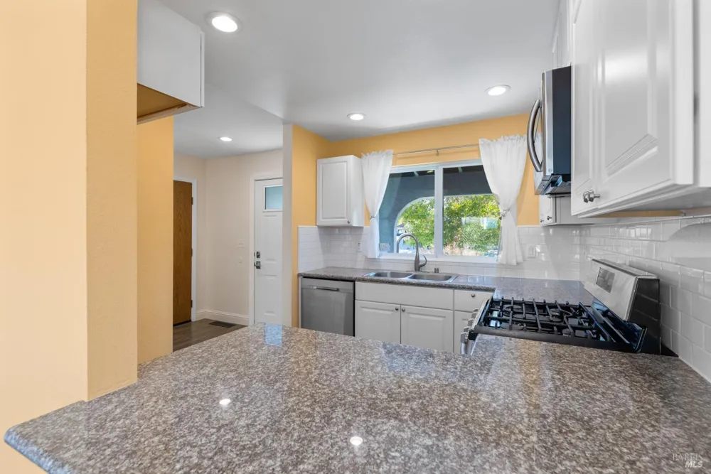 971 Hacienda Circle Rohnert Park, CA 94928