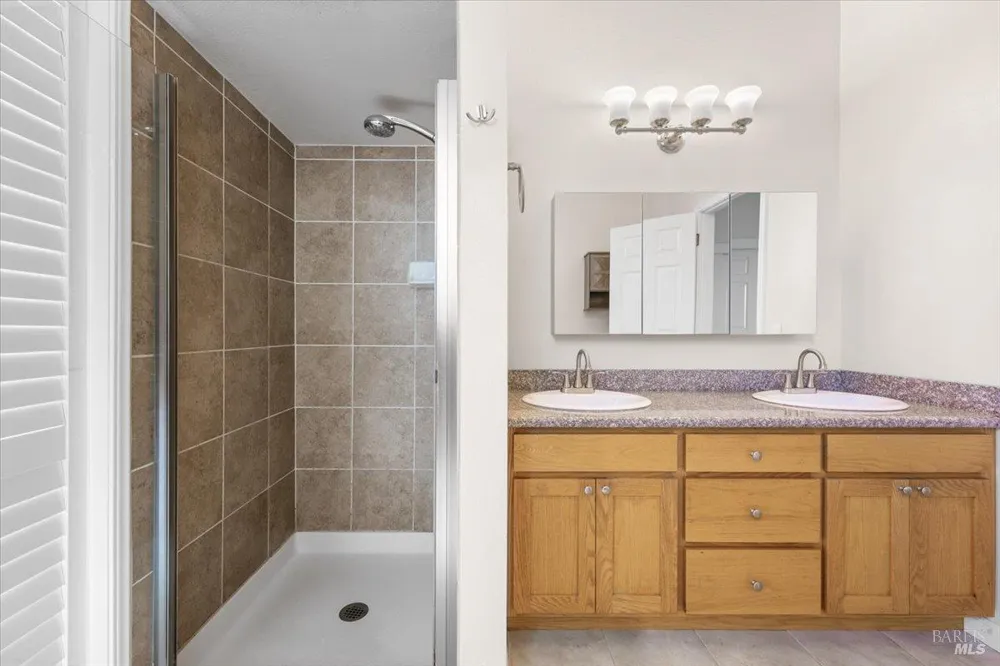 4736 Shade Tree Lane Santa Rosa, CA 95405
