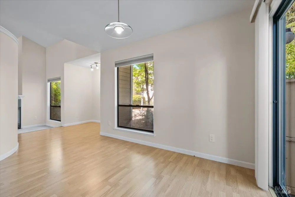 4736 Shade Tree Lane Santa Rosa, CA 95405