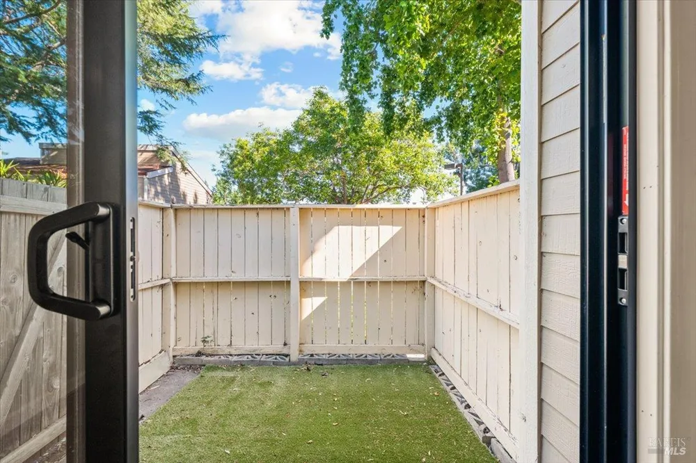 4736 Shade Tree Lane Santa Rosa, CA 95405