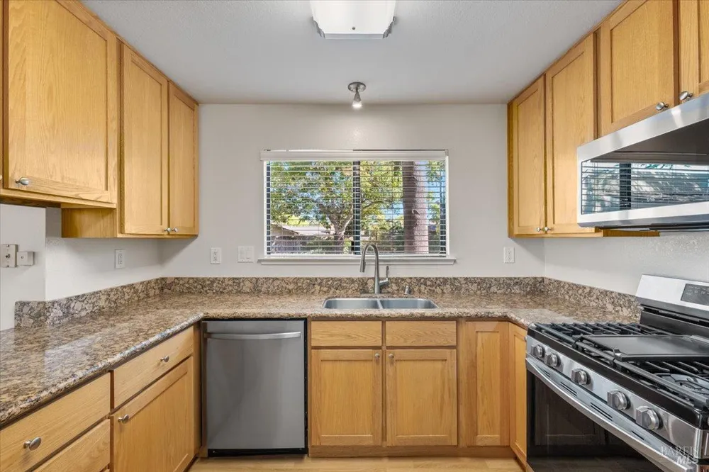 4736 Shade Tree Lane Santa Rosa, CA 95405