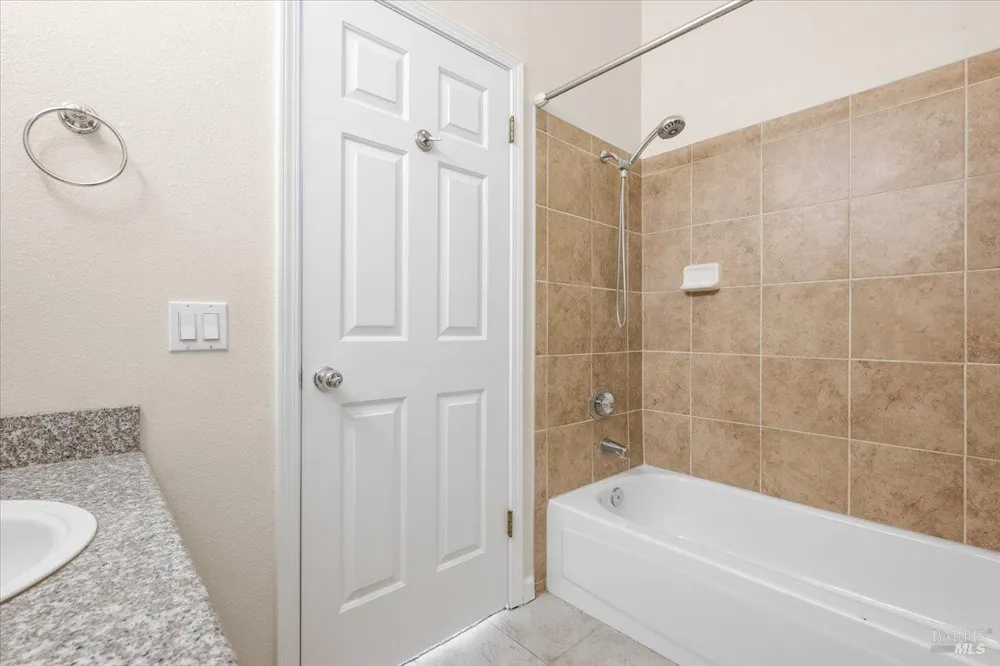 4736 Shade Tree Lane Santa Rosa, CA 95405