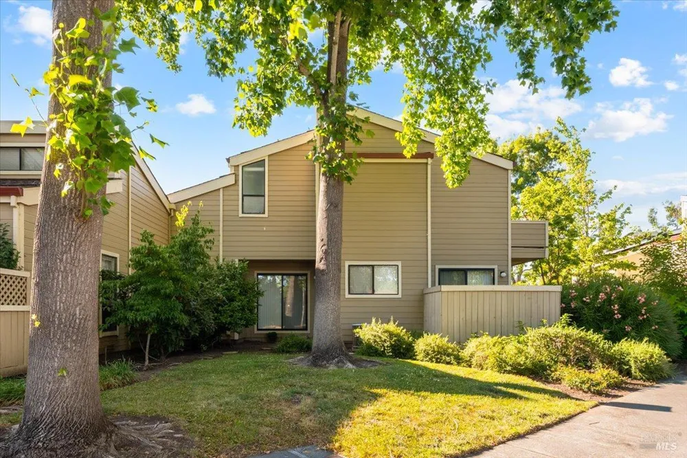 4736 Shade Tree Lane Santa Rosa, CA 95405