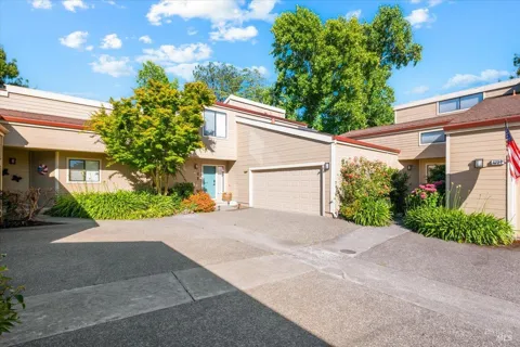 4736 Shade Tree Lane