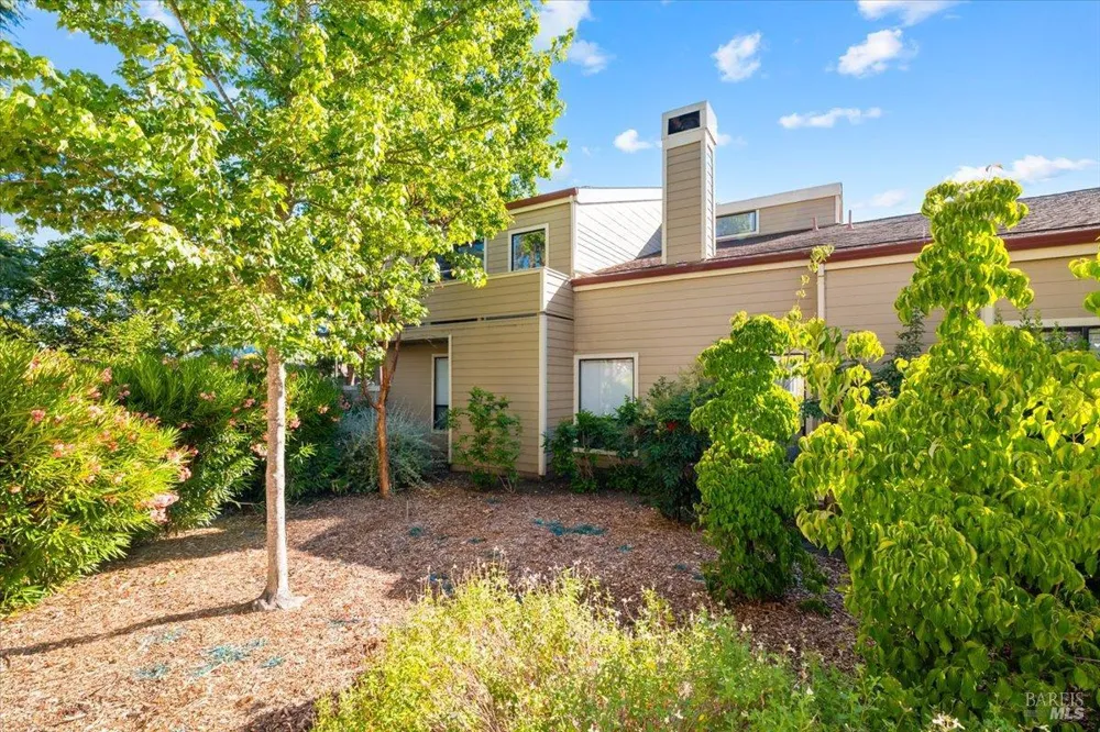 4736 Shade Tree Lane Santa Rosa, CA 95405