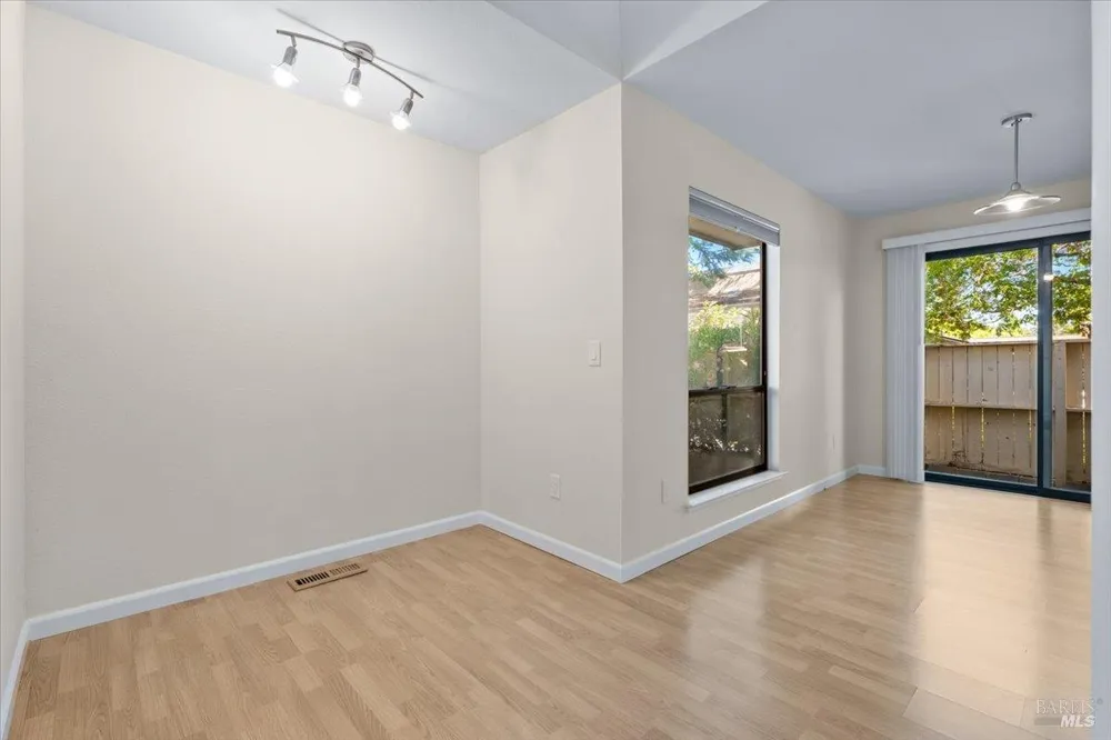 4736 Shade Tree Lane Santa Rosa, CA 95405