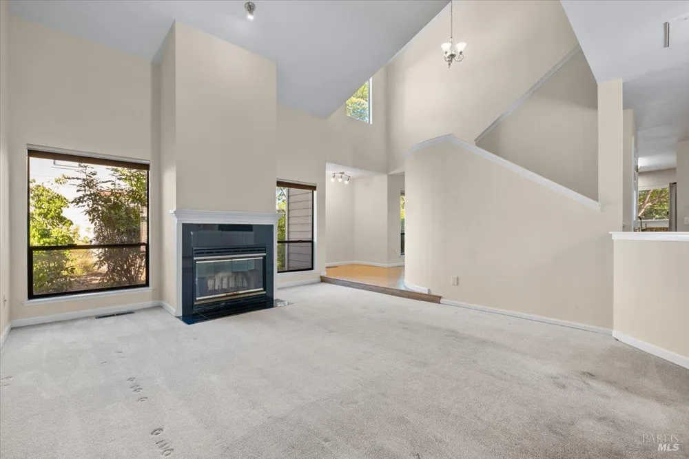 4736 Shade Tree Lane Santa Rosa, CA 95405