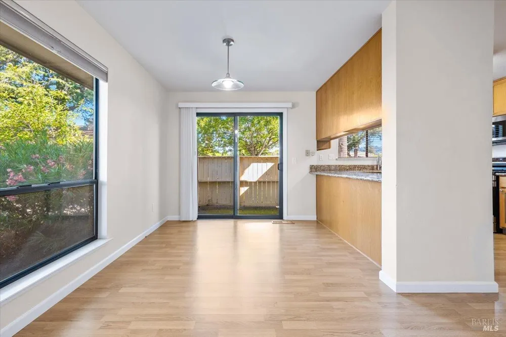 4736 Shade Tree Lane Santa Rosa, CA 95405