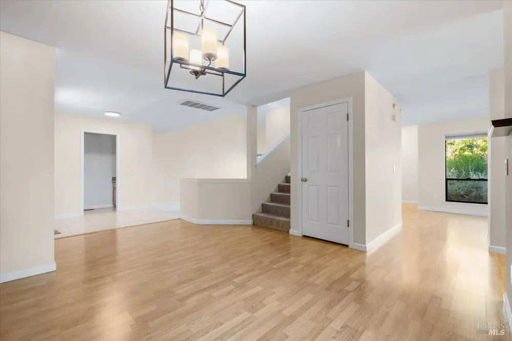4736 Shade Tree Lane Santa Rosa, CA 95405