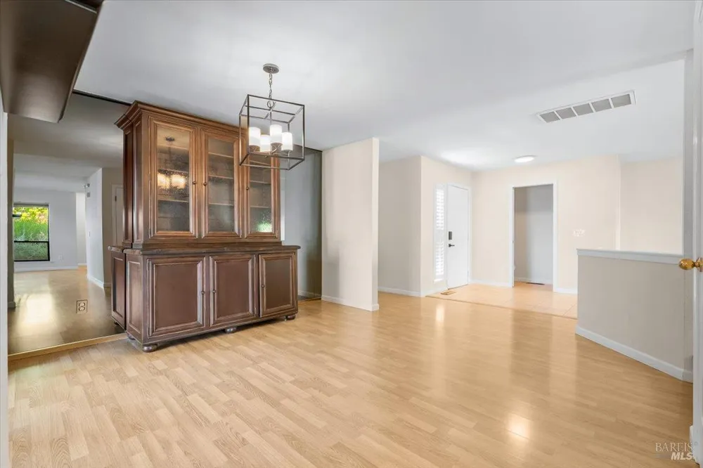 4736 Shade Tree Lane Santa Rosa, CA 95405