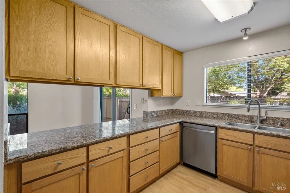 4736 Shade Tree Lane Santa Rosa, CA 95405