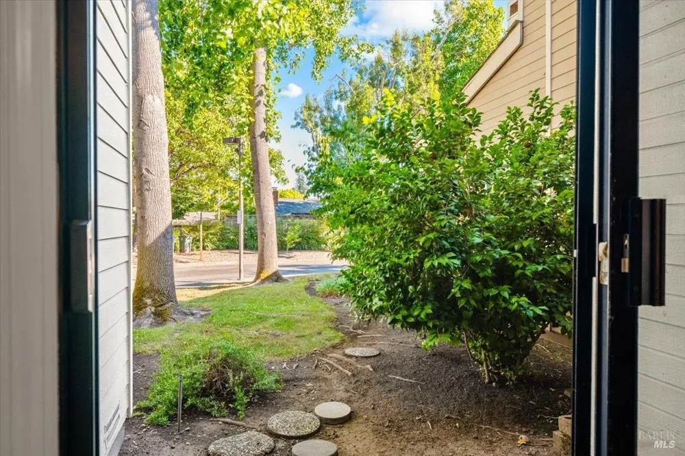 4736 Shade Tree Lane Santa Rosa, CA 95405