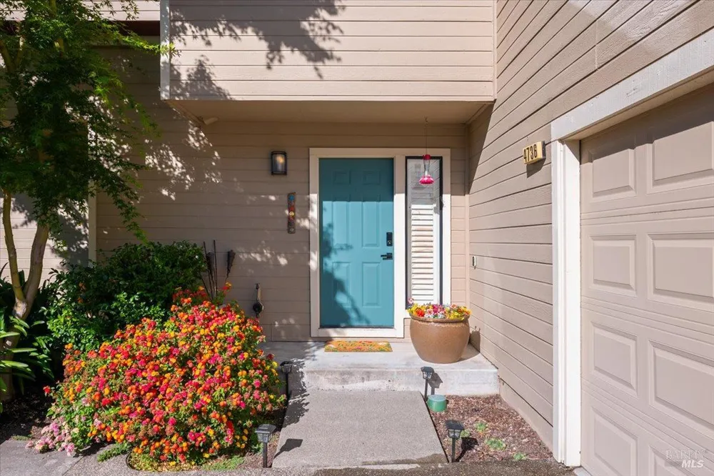 4736 Shade Tree Lane Santa Rosa, CA 95405