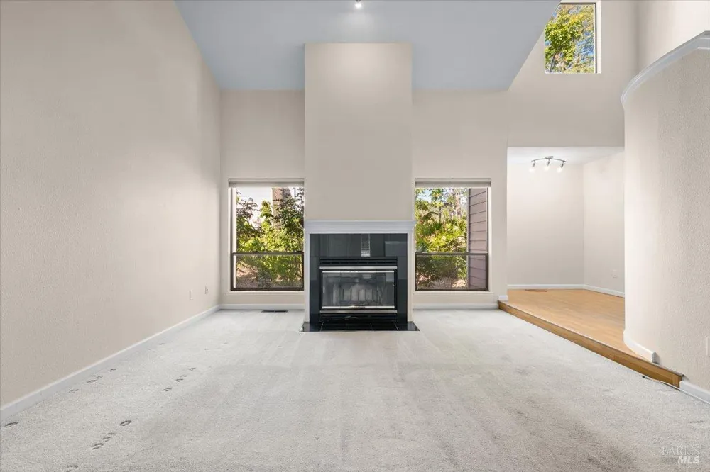 4736 Shade Tree Lane Santa Rosa, CA 95405