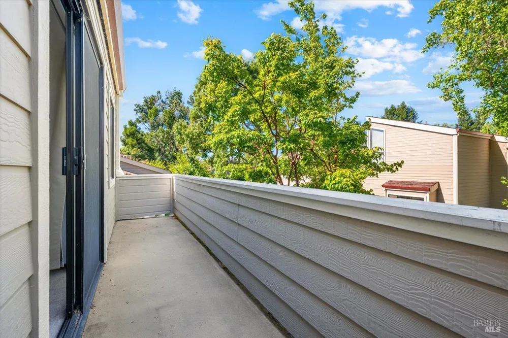 4736 Shade Tree Lane Santa Rosa, CA 95405